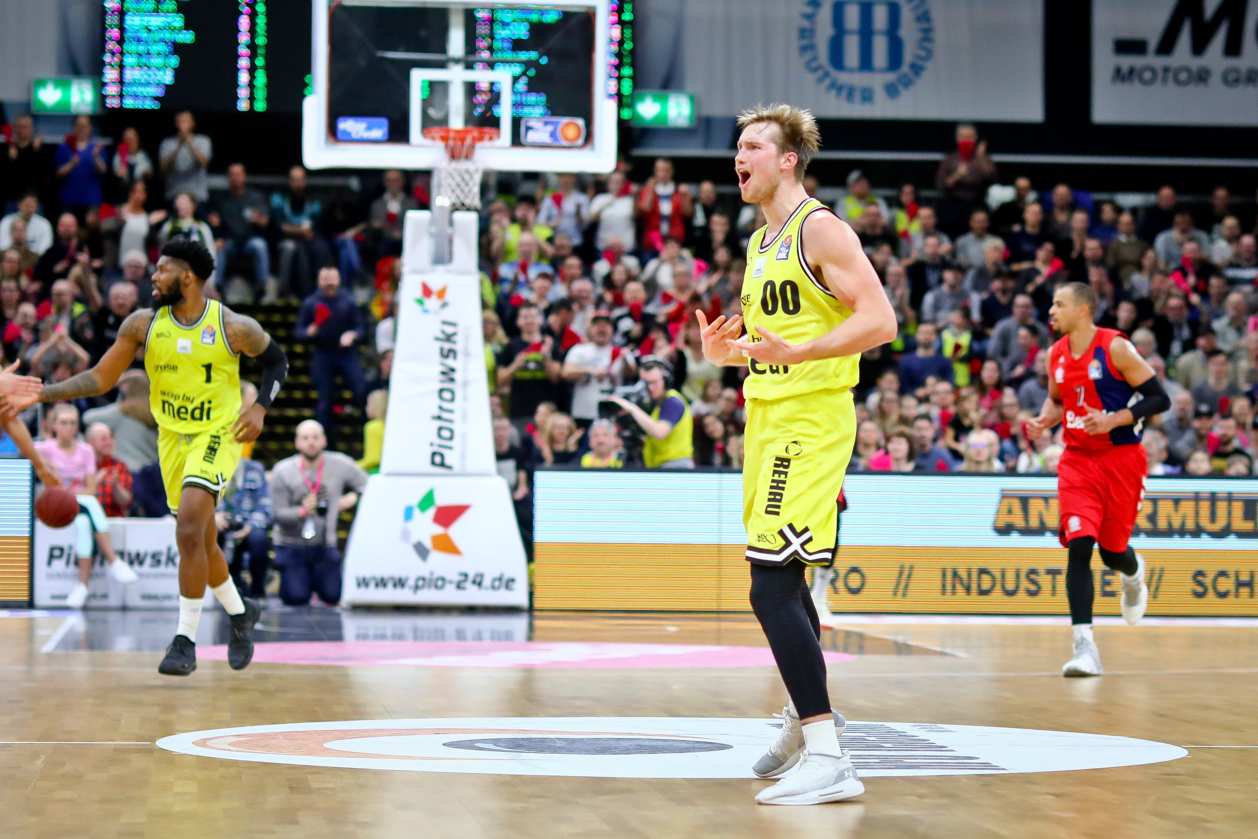 Exmisionero de La Iglesia de Jesucristo compite en la liga de baloncesto  alemana