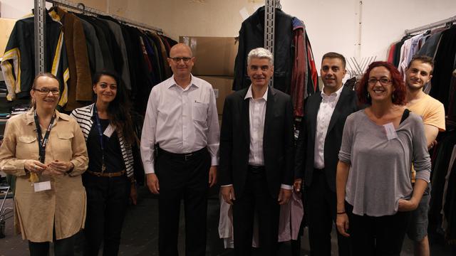 Präsidierender Bischof besucht Flüchtlingsunterkünfte in Berlin